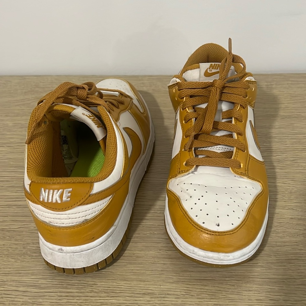 Nike Low Dunk in Gold/Phantom
